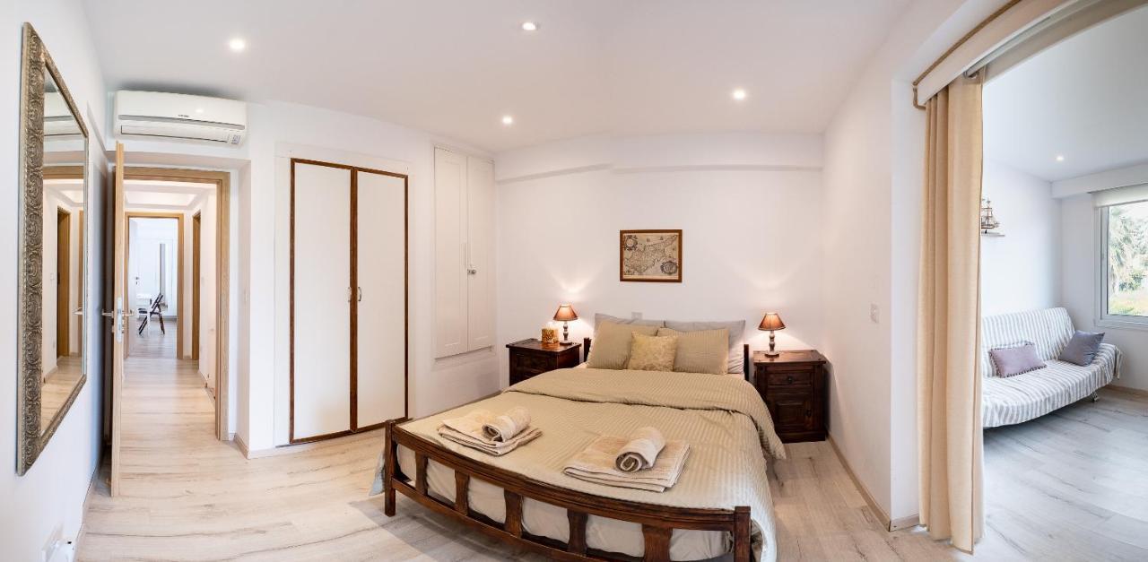 Ferienwohnung Townhouse By The Sea Pirate Harbor Paphos Exterior foto